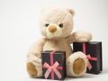 Geschenke und Teddybär